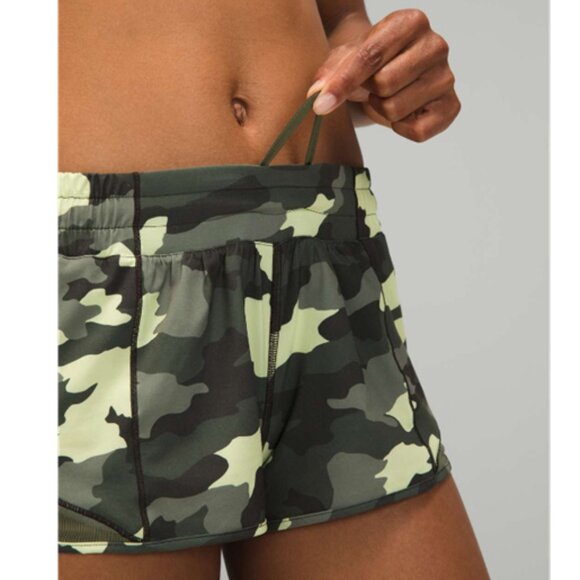 Lululemon Hotty Hot Low-Rise Short 2.5" - Picture 5 of 14